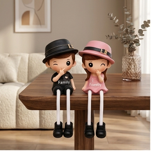 Polyresin Boy Girl Seated Heart Couple Showpiece